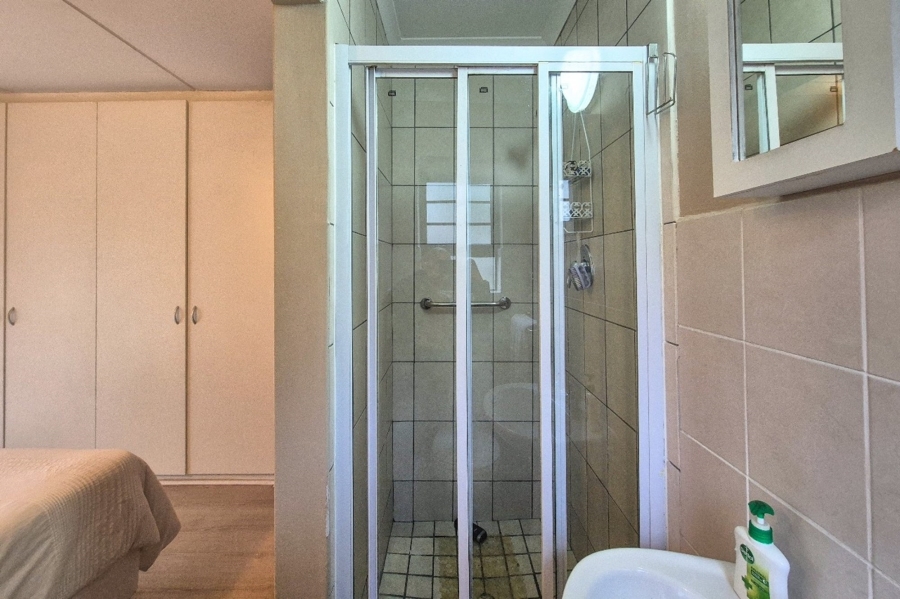 2 Bedroom Property for Sale in Vredekloof East Western Cape